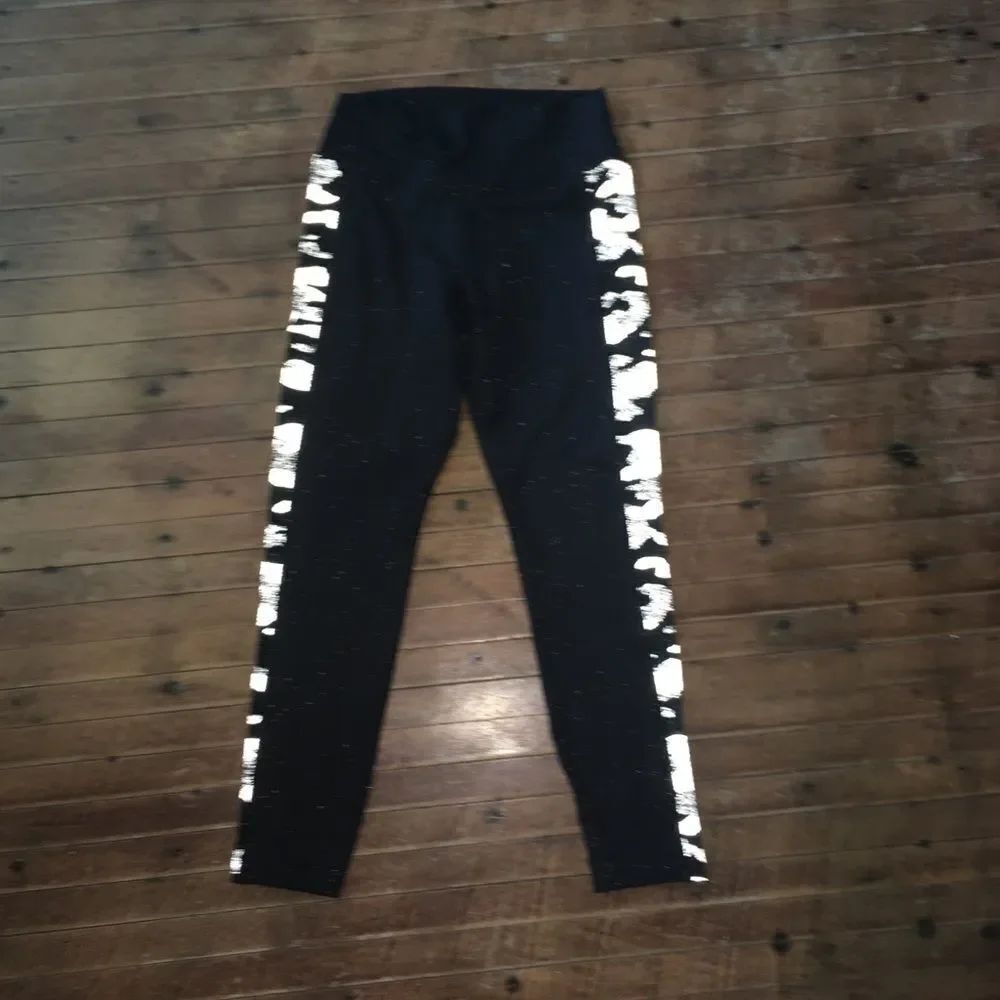 Victoria’s Secret Active reflective camo leggings